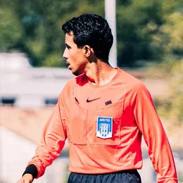 Zakaria Sabri en tenue d'arbitre